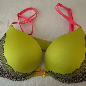 Victoria’s Secret Very Sexy Pushup bra